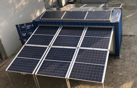 Ecologene, l'invention d'un générateur solaire autonome et mobile utilisant  des batteries de Tesla recyclées - NeozOne